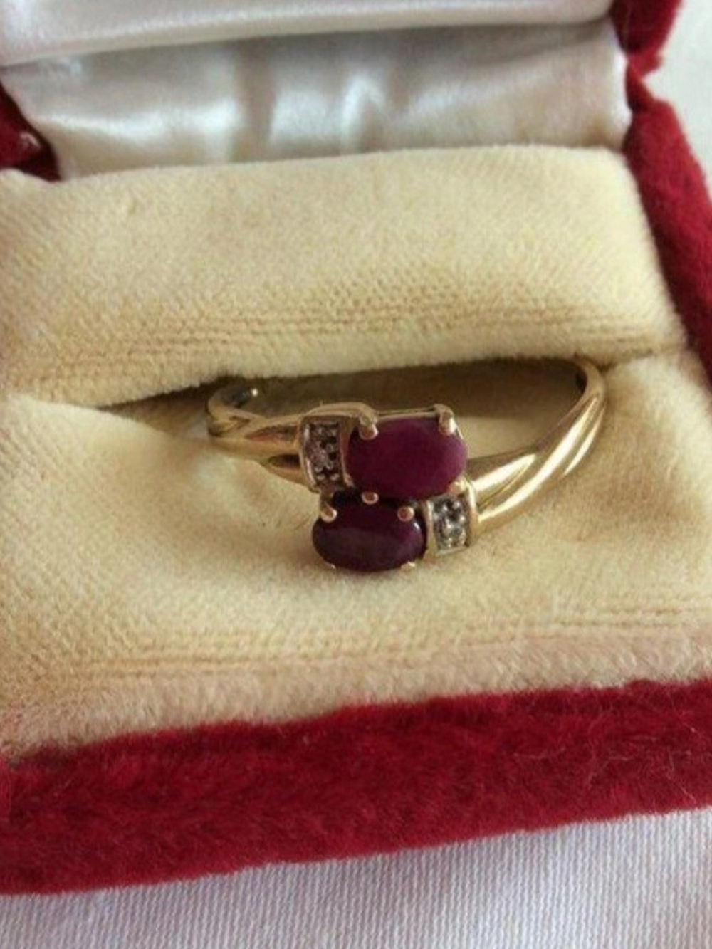 Vintage 9ct.solid Gold Geniune Rubies